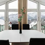 Moderne Mit Bergblick *