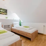 Moderne Mit Bergblick 巴德哥依斯恩