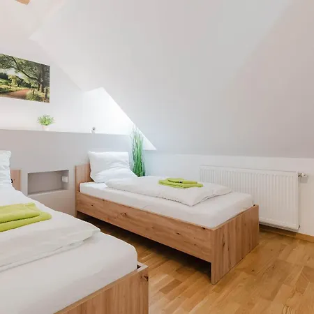 Moderne Mit Bergblick Бад Гоисерн