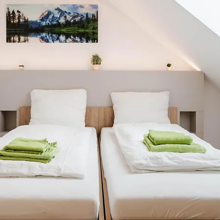 Апартаменты Moderne Mit Bergblick Бад Гоисерн