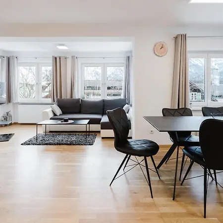 Moderne Mit Bergblick *