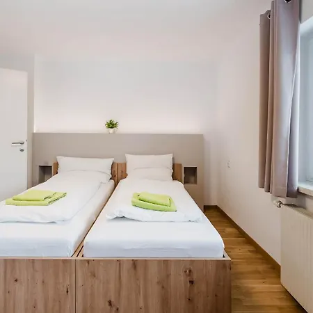 Апартаменты Moderne Mit Bergblick Бад Гоисерн