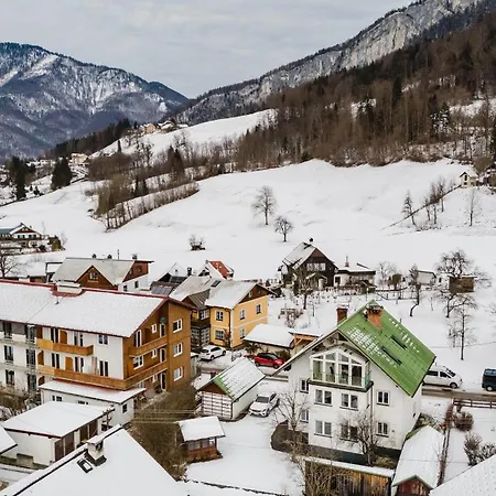 Moderne Mit Bergblick Bad Goisern