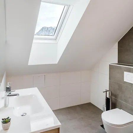 Moderne Mit Bergblick Lejlighed